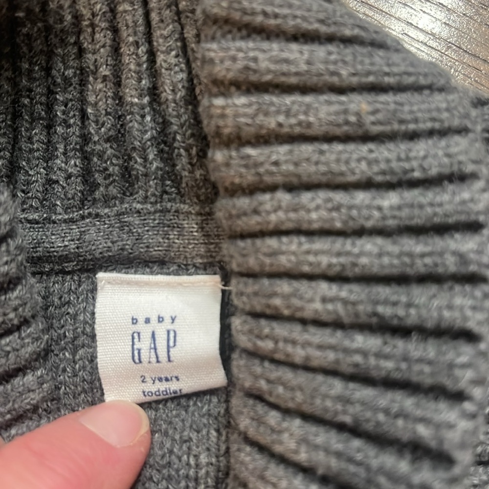 Baby Gap sweater - Picture 2 of 6